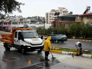 Kuşadası Belediyesi’nden Sağanak Seferberliği