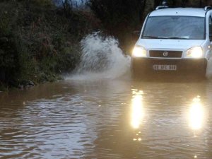 Muğla’da Şiddetli Yağış Bazı Cadde Ve Sokakları Sular Altında Bıraktı