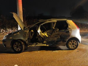 Lüks Araçla Çarpışan Otomobildeki 4 Kişi Yaralandı