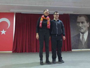 Balıkesir’de Tiyatro Aşkı Engel Tanımadı