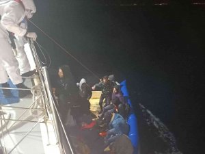Kuşadası’nda 16 Düzensiz Göçmen Kurtarıldı