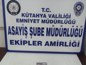 Kütahya’da Araması Bulunan Şahsın Üzerinde Uyuşturucu Ele Geçirildi
