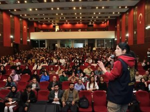 Jandarma Ve Polisten Üniversite Öğrencilerine ’Flört Şiddeti’ Eğitimi