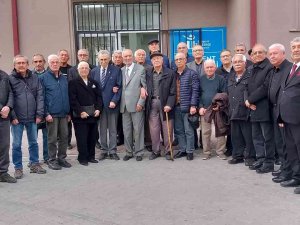 Eskişehir’de Emekli Öğretmenler 48 Yıl Sonra Buluştu