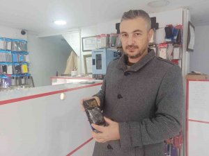 Cep Telefonu Bomba Gibi Patladı