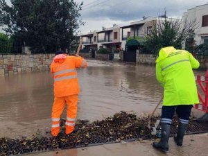 Sağanak Yağışta Büyükşehir Ekipleri Teyakkuzda