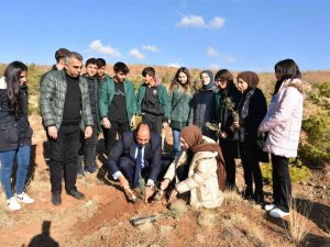 ‘Öğretmenler Günü’nü Hatıra Ormanına Fidan Dikerek Kutladılar