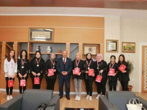 Yemek Yarışmasından Ödülle Dönen Öğrenciler Müdür Başyiğit’le Bir Araya Geldi