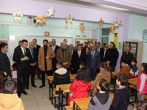 Gurbetten Sıladaki 1000 Öğrenciye Kışlık Giysi Yardımı