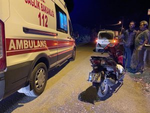 Otomobilin Çarpıp Kaçtığı Motosiklet Sürücüsü Yaralandı