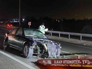 D-140’da Kontrolden Çıkan Otomobil Bariyerlere Çarptı: 1 Yaralı