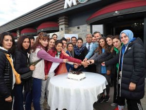 Öğretmenlere Sürpriz Kutlama