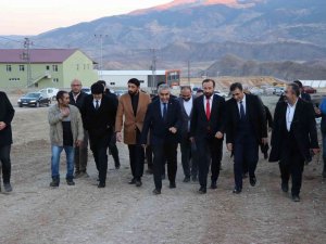 Vali Memiş, Oltu’daki Fabrikaları Dolaştı