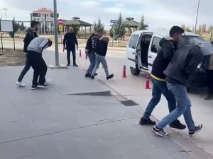 Aksaray’da Otomobil Hırsızları Yakalandı: 5 Tutuklama
