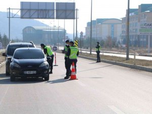 Jandarma Ekiplerinden Okul Çevrelerinde Ve Servis Araçlarında Sıkı Denetim