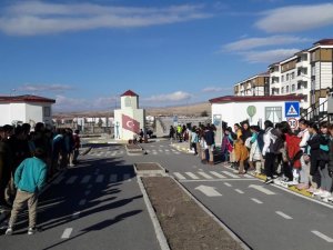 Kars’ta Öğrencilere Uygulamalı Trafik Eğitimi Verildi
