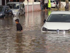 Mersin Silifke’de Yağışla Birlikte Ev Ve İş Yerlerini Su Bastı