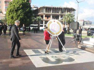 24 Kasım Öğretmenler Günü Edremit’te Kutlandı