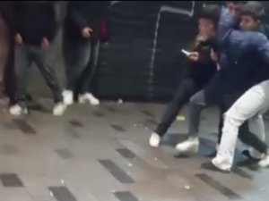 Taksim’de Bıçaklı Kavga Kamerada