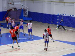 Okullar Hentbolda Yarışıyor