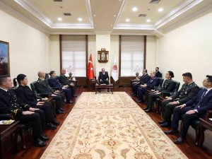 Bakan Akar, Msb’de Görevli Öğretmenlerle Bir Araya Geldi
