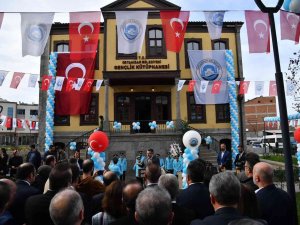 Trabzon’un İlk Gençlik Kütüphanesi Açıldı