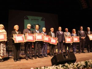 Mersin’de 24 Kasım Öğretmenler Günü Törenle Kutlandı