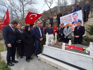Şehit Öğretmen Necmettin Yılmaz Öğretmenler Gününde Kabri Başında Anıldı