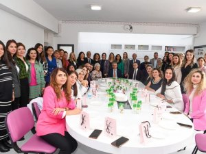 Antalya’da Öğretmenler Günü Coşkuyla Kutlandı