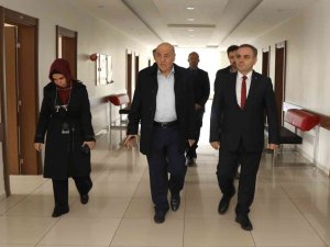 Erü Rektörü Altun, Hasta Yakınları Misafirhanelerini Ziyaret Etti