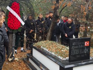 Efsane Kaleci Sinan Alağaç Kabri Başında Anıldı