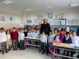 Birinci Sınıf Öğrencilerinden Öğretmenlerine Anlamlı Hediye