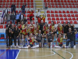 Göztepe Voleybol, Deplasmanda Güldü