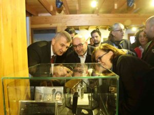 Akademisyenlerin Karma Sergisi Sanatseverlerin Beğenisine Sunuldu