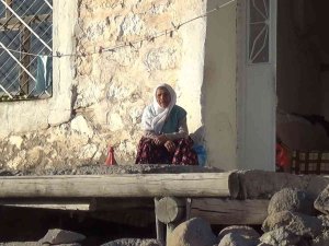 104 Yaşındaki Gülizar Teyzenin Eş Özlemi