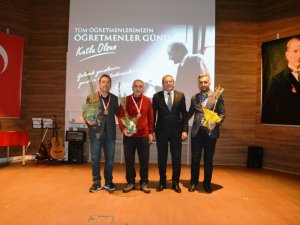 Ayvalık’ta Öğretmenlerin Hatırlanma Sevinci