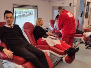 Öğretmenlerden 24 Kasım’da Kızılay’a Anlamlı Destek