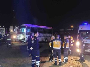 Diyarbakır’da Polis Aracı Kaza Yaptı: 17 Hafif Yaralı