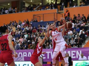 Türkiye, Arnavutluk’u Rahat Geçti