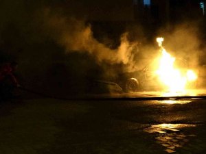 Mersin’de Otomobil Alev Alev Yandı