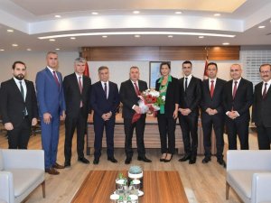 Vali Elban: "Öğretmenlerimiz Çok Kutsal Bir Vazifeyi İcra Ediyor"