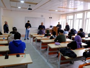 Üniversite Öğrencilerinden Tsk’ye Dua