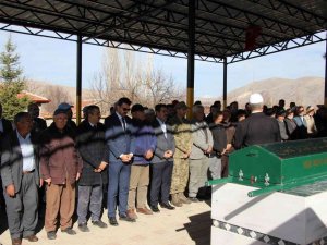 Vefat Eden Şehit Babası Protokolünde Katıldığı Törenle Toprağa Verildi