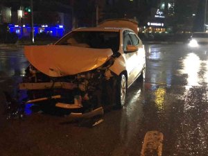 Elazığ’da Otomobil İle Minibüs Çarpıştı: 1 Yaralı