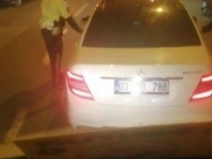 Polise Kapıyı Açmayan Sürücü Kontrol Noktasından Kaçtı