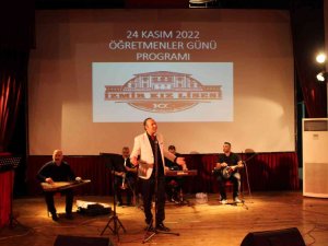 İ̇zmir Kız Lisesinden Öğretmenler Günü Konseri