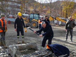 30 Ağustos İ̇ş Merkezi Ve Zanaat Çarşısı İnşaatında İncelemelerde Bulundu