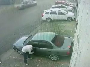 Kamyon Şoförü Kovaladı, Hırsız Araç Camından Balıklama Atlayarak Kaçtı