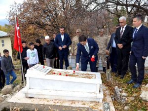Şehit Öğretmen Uytun, Mezarı Başında Anıldı