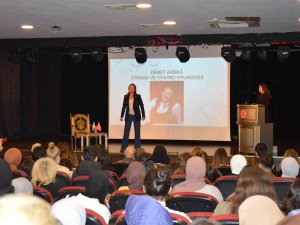 Demet Akbağ Üniversite Öğrencileri İle Buluştu
